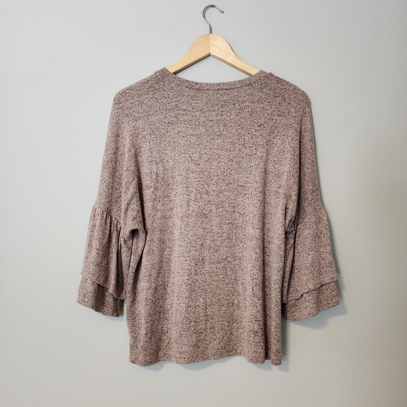 A. Byer Heather Blush color 3/4 length bell sleeve top Size Large - Picture 6 of 8
